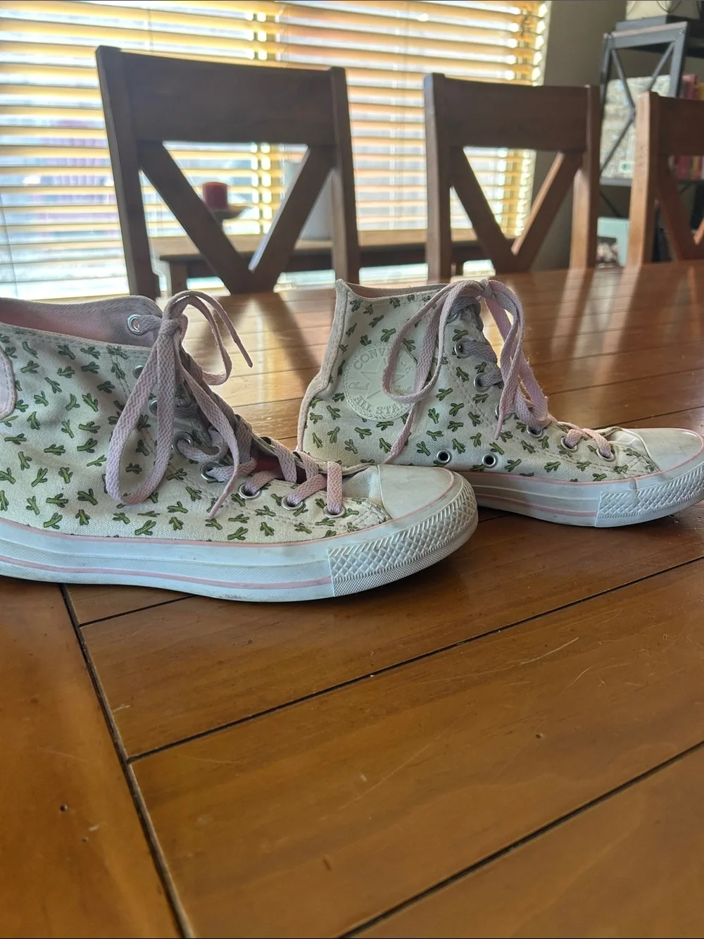 Converse Chuck Taylor All Star High Top Sneakers – White Cactus Print – Size 7 - Picture 4 of 5
